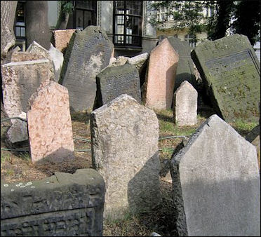 20120504-Prague Old_Jewish_Cemetery.jpg